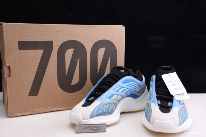 YEEZY GLOW 700 ADIDAS DARK IN THE V3 G54850 0818